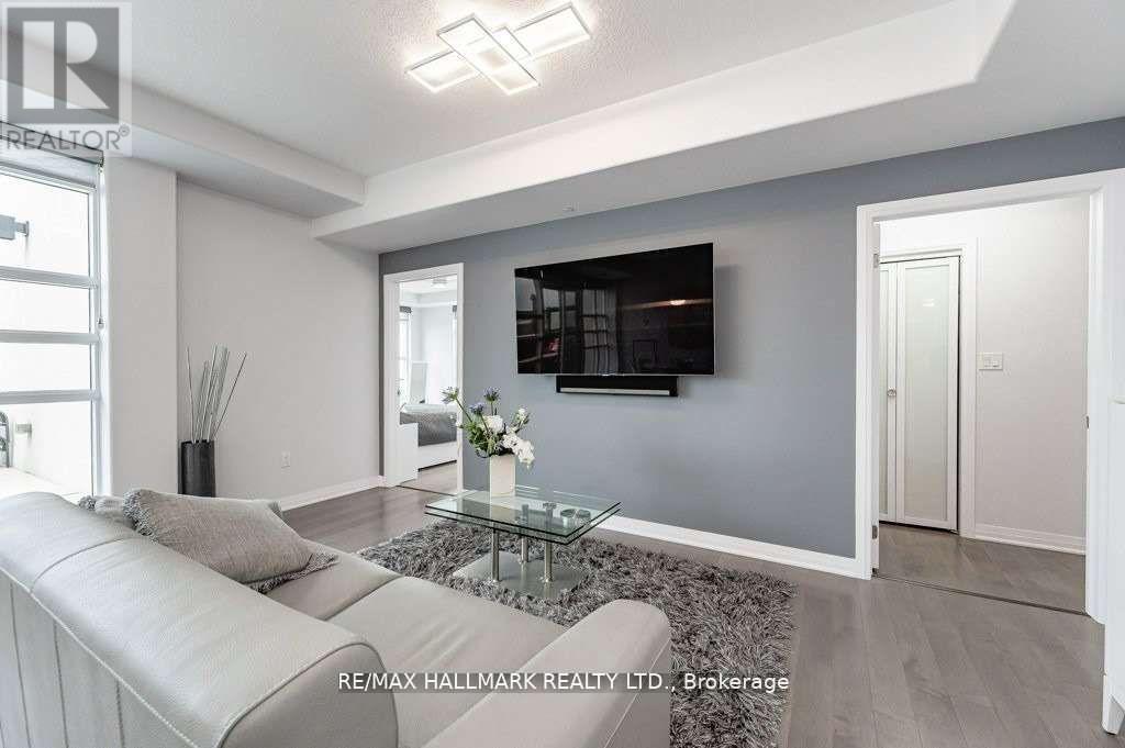 409 - 10 Concord Place, Grimsby, ON - Indoor Photo Showing Living Room