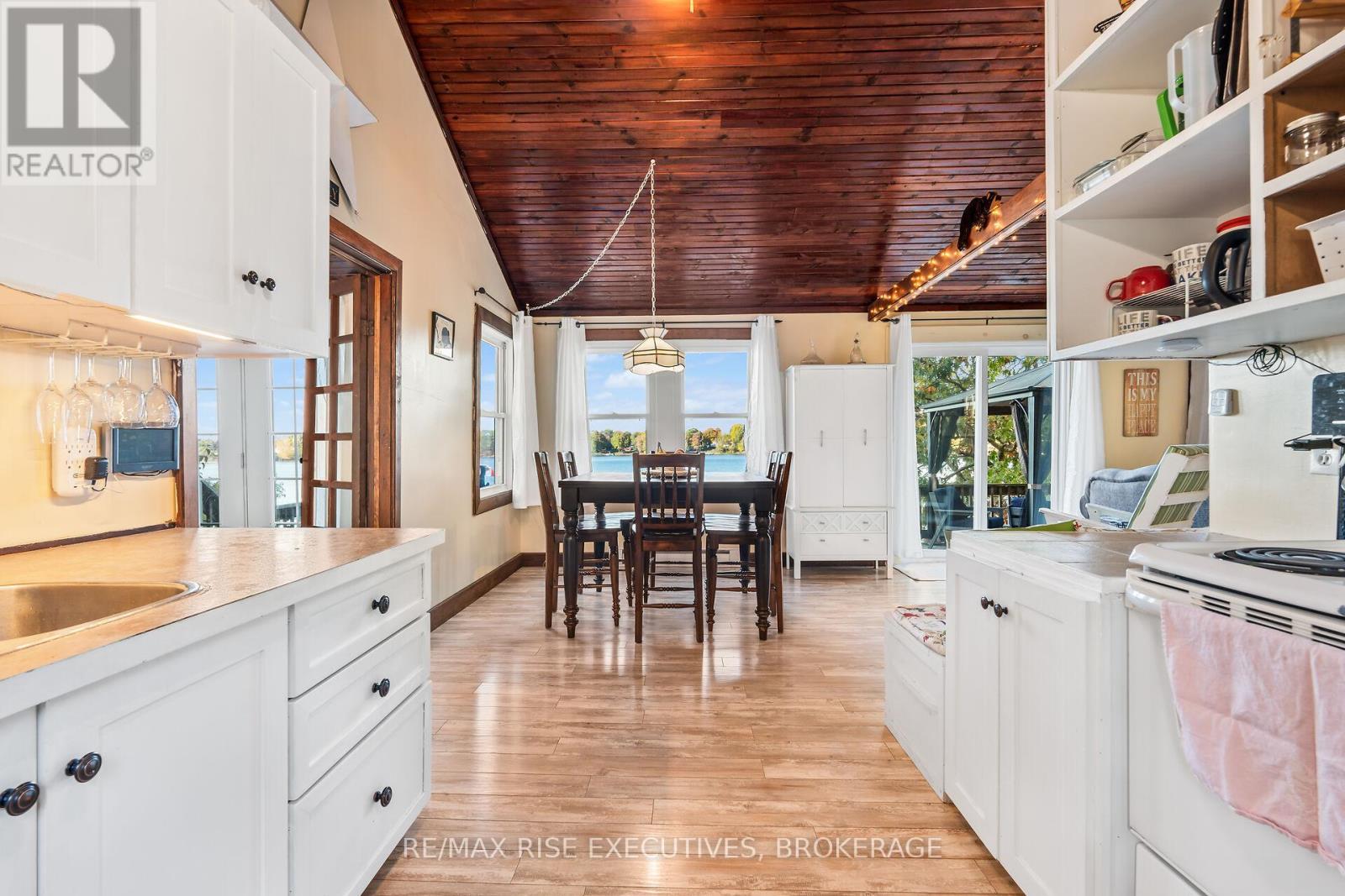 465K Lyndhurst Road, Leeds And The Thousand Islands, ON - Indoor Photo Showing Kitchen