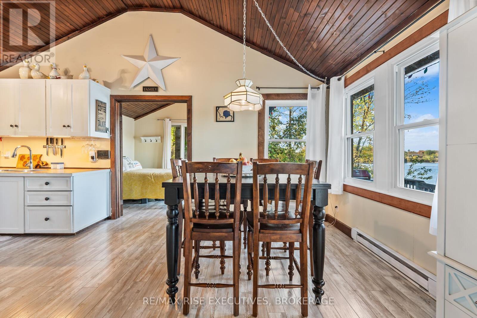 465K Lyndhurst Road, Leeds And The Thousand Islands, ON - Indoor Photo Showing Dining Room