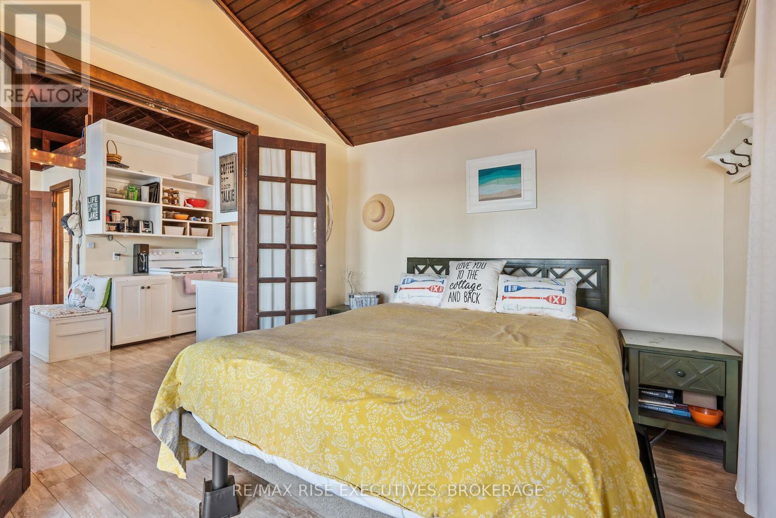 465K Lyndhurst Road, Leeds And The Thousand Islands, ON - Indoor Photo Showing Bedroom