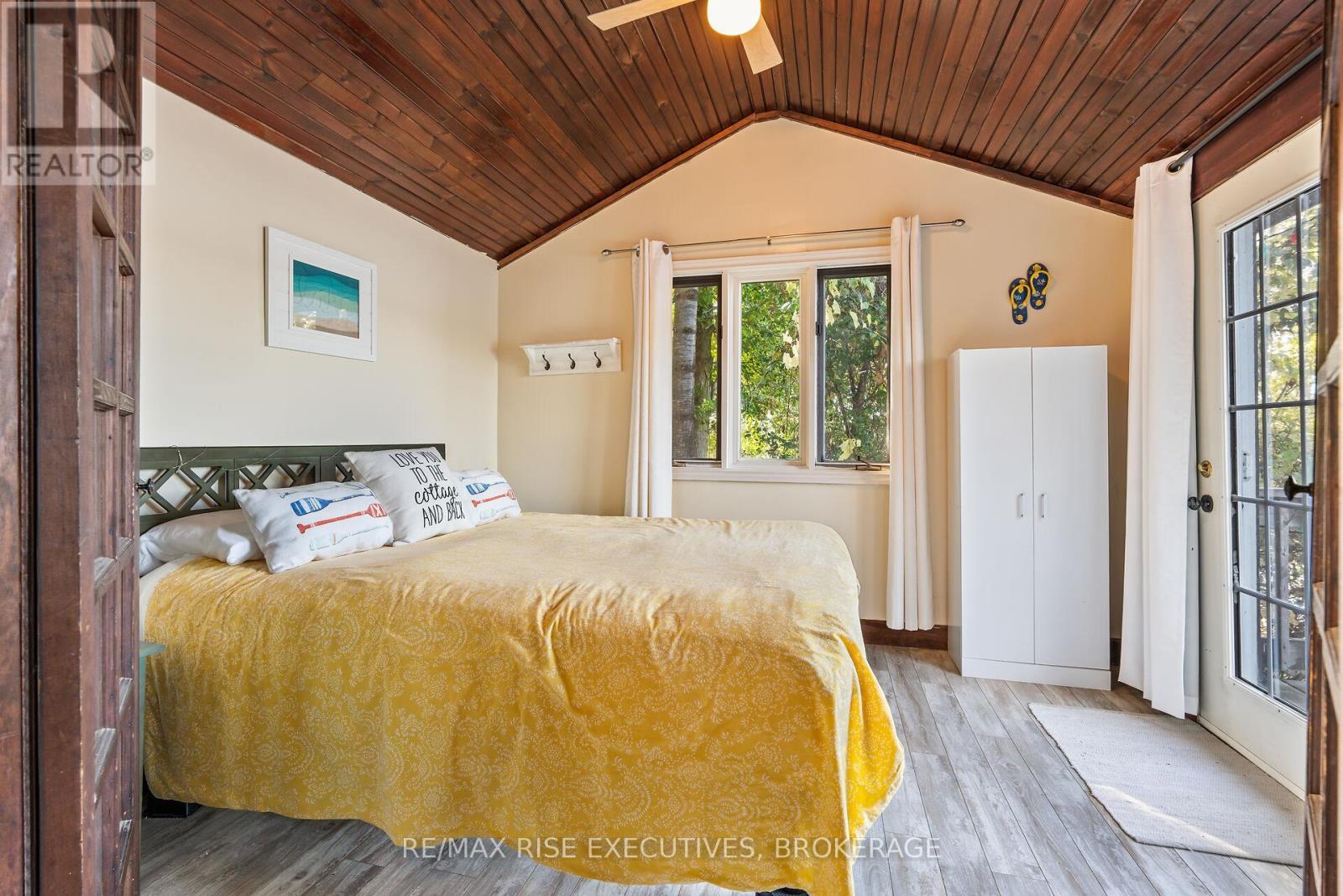 465K Lyndhurst Road, Leeds And The Thousand Islands, ON - Indoor Photo Showing Bedroom