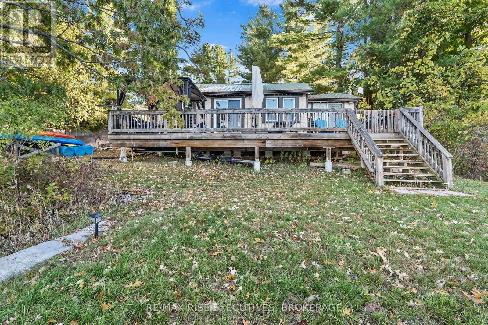 465K Lyndhurst Road, Leeds And The Thousand Islands, ON - Outdoor With Deck Patio Veranda