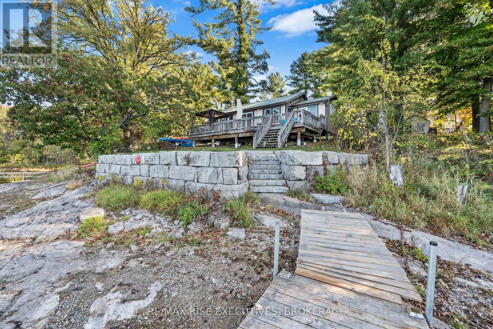 465K Lyndhurst Road, Leeds And The Thousand Islands, ON - Outdoor With Deck Patio Veranda