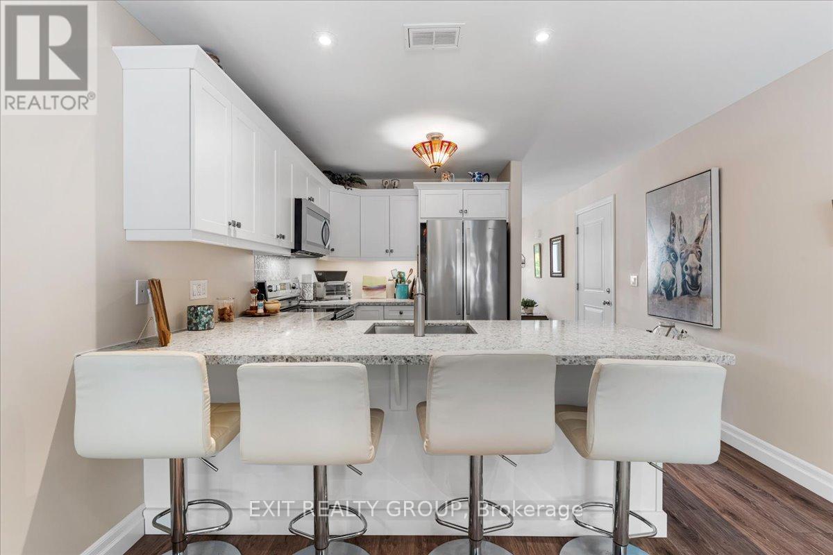 20 Gladstone Street, Madoc, ON - Indoor Photo Showing Kitchen With Double Sink With Upgraded Kitchen