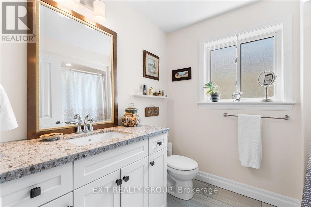 20 Gladstone Street, Madoc, ON - Indoor Photo Showing Bathroom