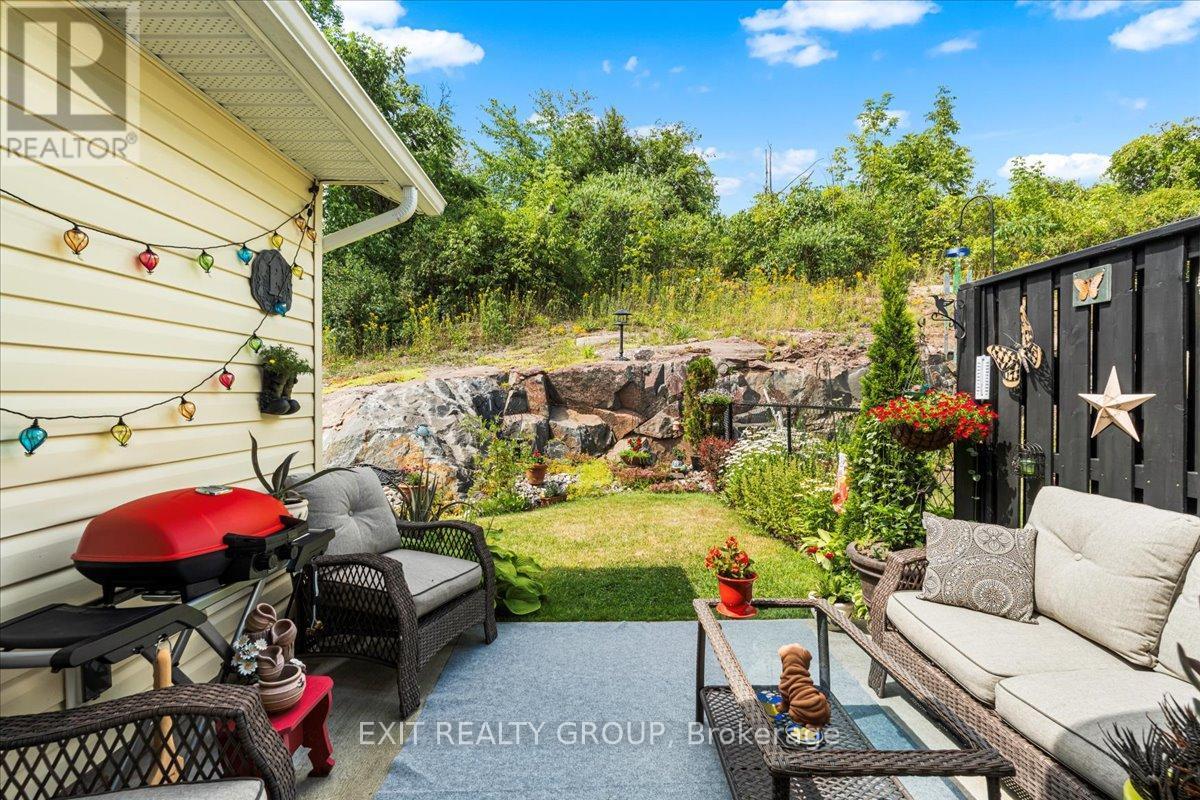 20 Gladstone Street, Madoc, ON - Outdoor