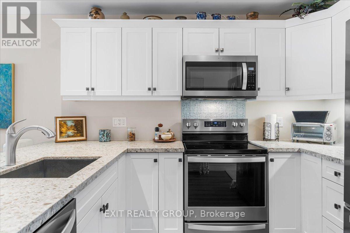 20 Gladstone Street, Madoc, ON - Indoor Photo Showing Kitchen With Upgraded Kitchen