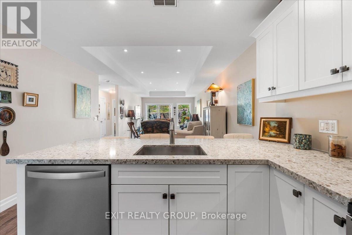 20 Gladstone Street, Madoc, ON - Indoor Photo Showing Kitchen With Upgraded Kitchen