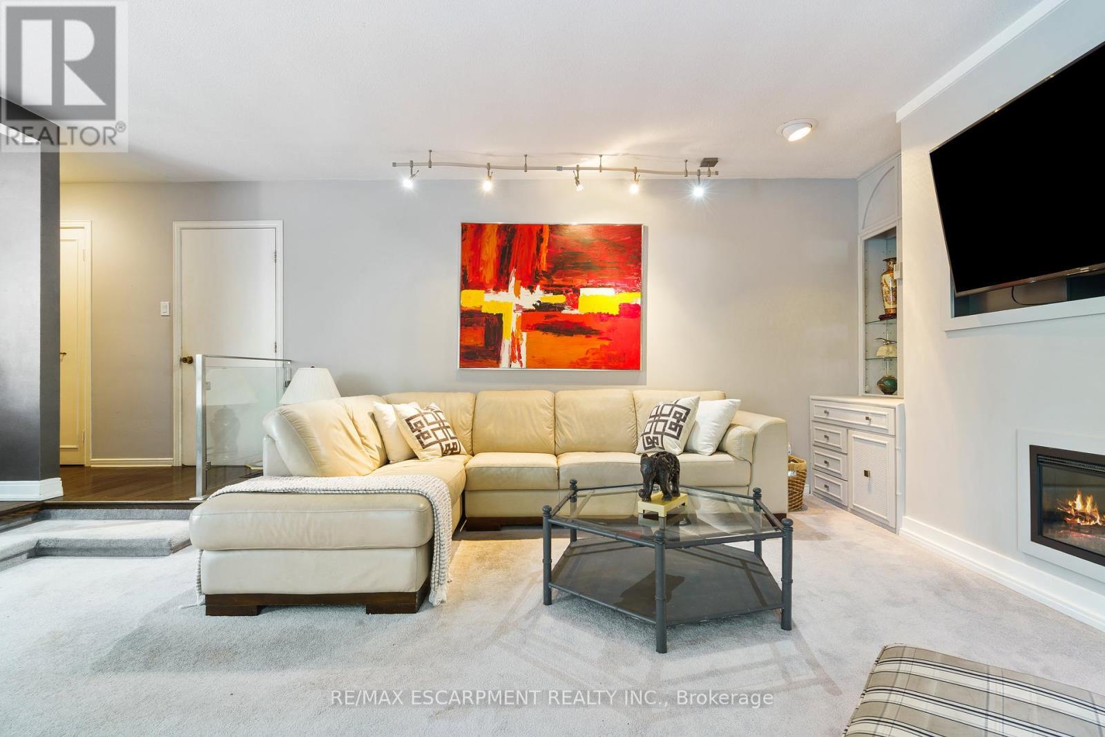 75 Terrace Drive, Hamilton, ON - Indoor Photo Showing Living Room With Fireplace
