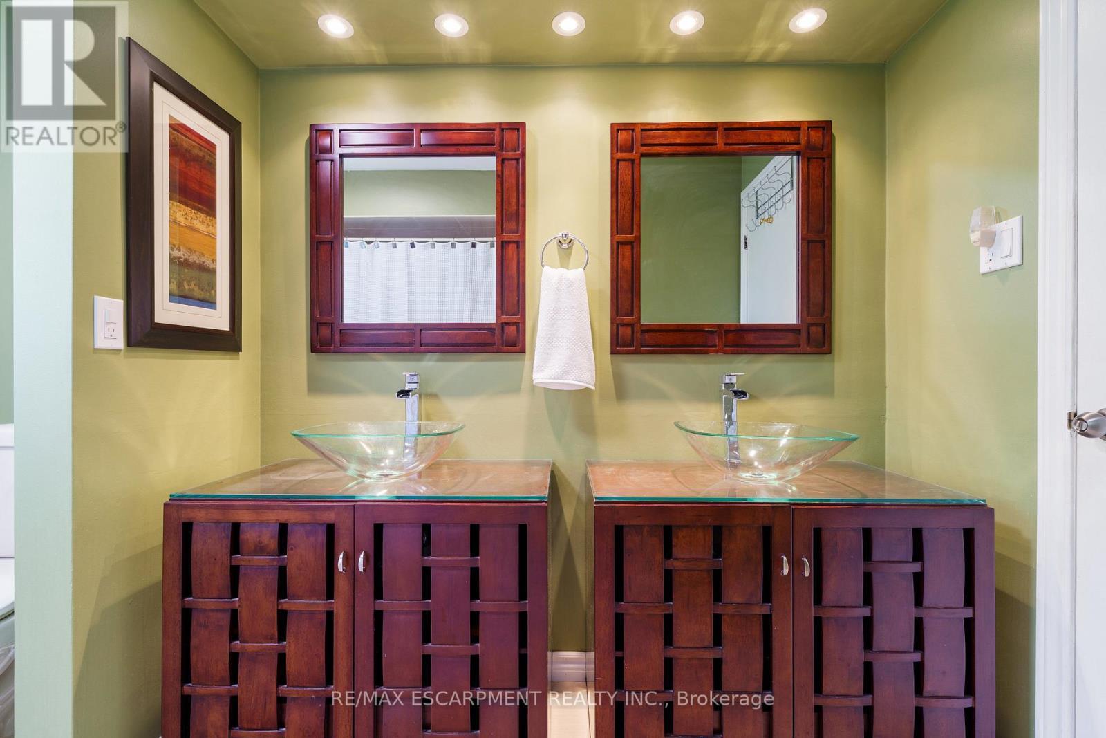 75 Terrace Drive, Hamilton, ON - Indoor Photo Showing Bathroom