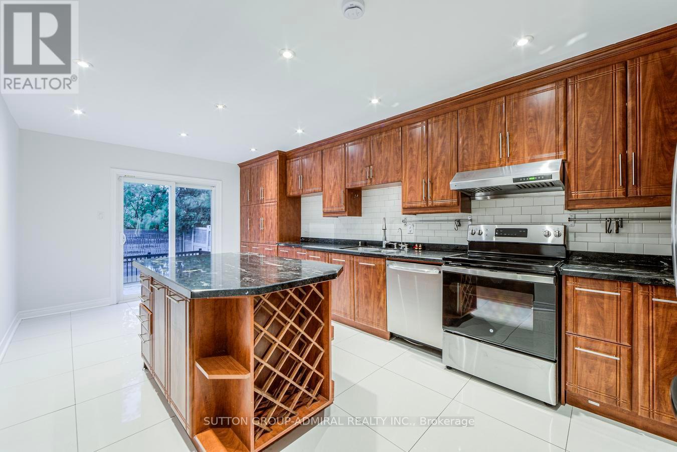 63 Croteau Crescent, Vaughan, ON - Indoor Photo Showing Kitchen