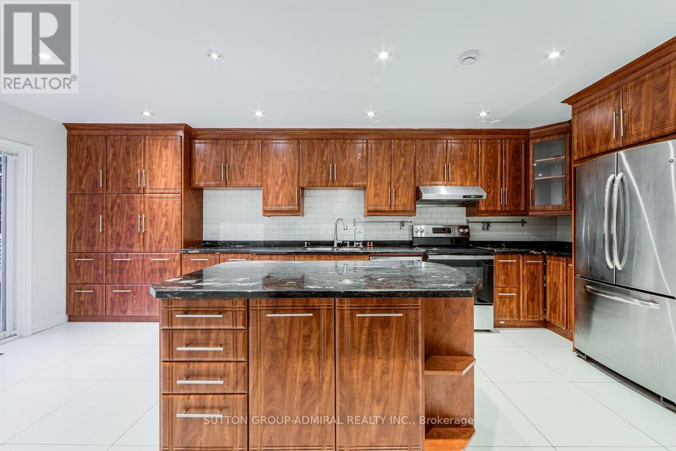 63 Croteau Crescent, Vaughan, ON - Indoor Photo Showing Kitchen