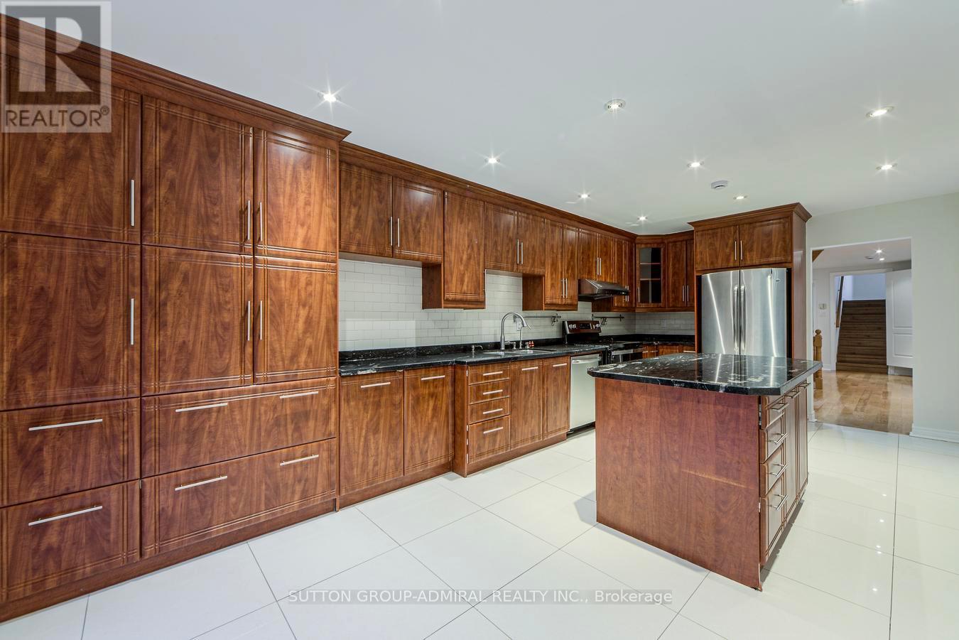 63 Croteau Crescent, Vaughan, ON - Indoor Photo Showing Kitchen