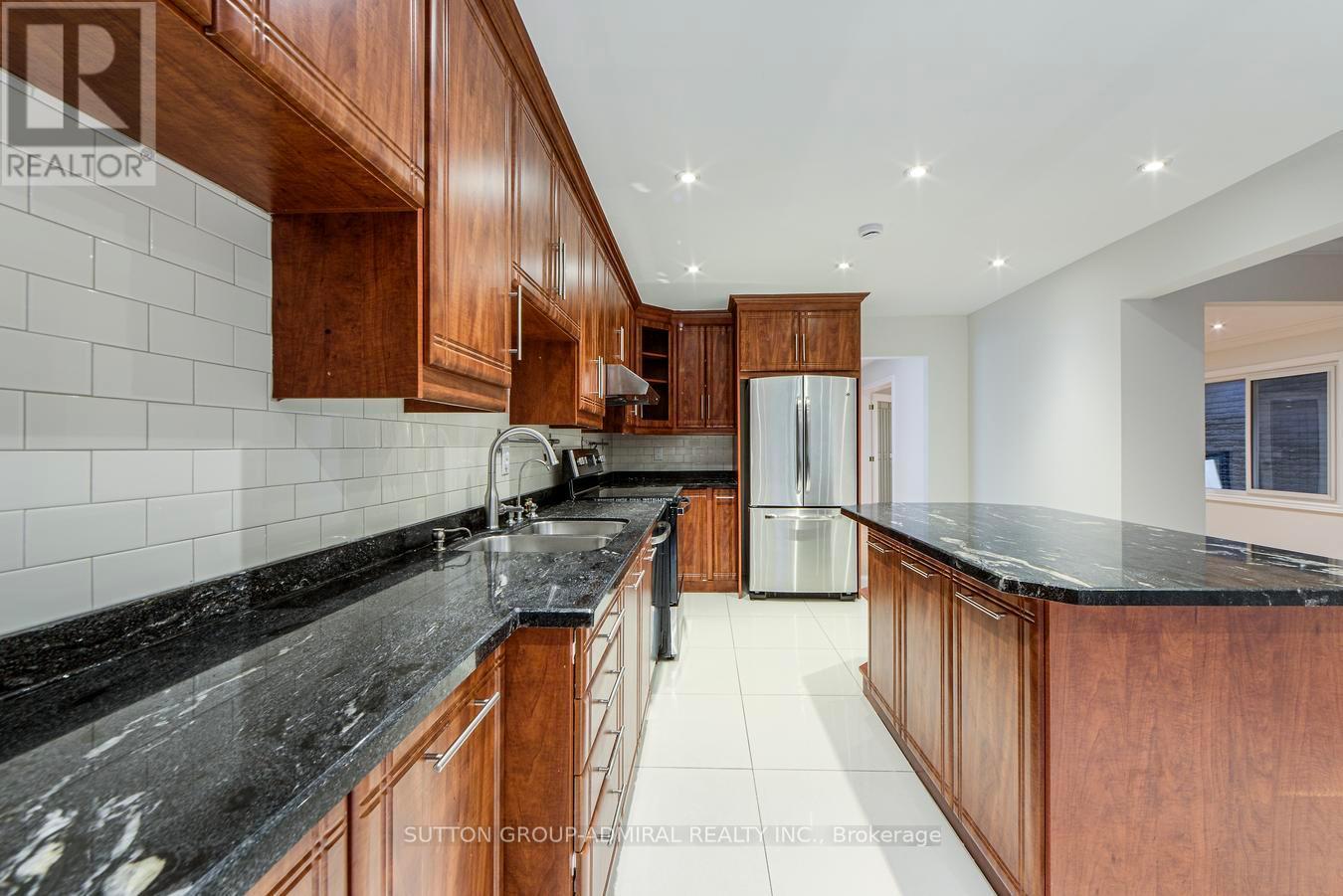 63 Croteau Crescent, Vaughan, ON - Indoor Photo Showing Kitchen With Double Sink