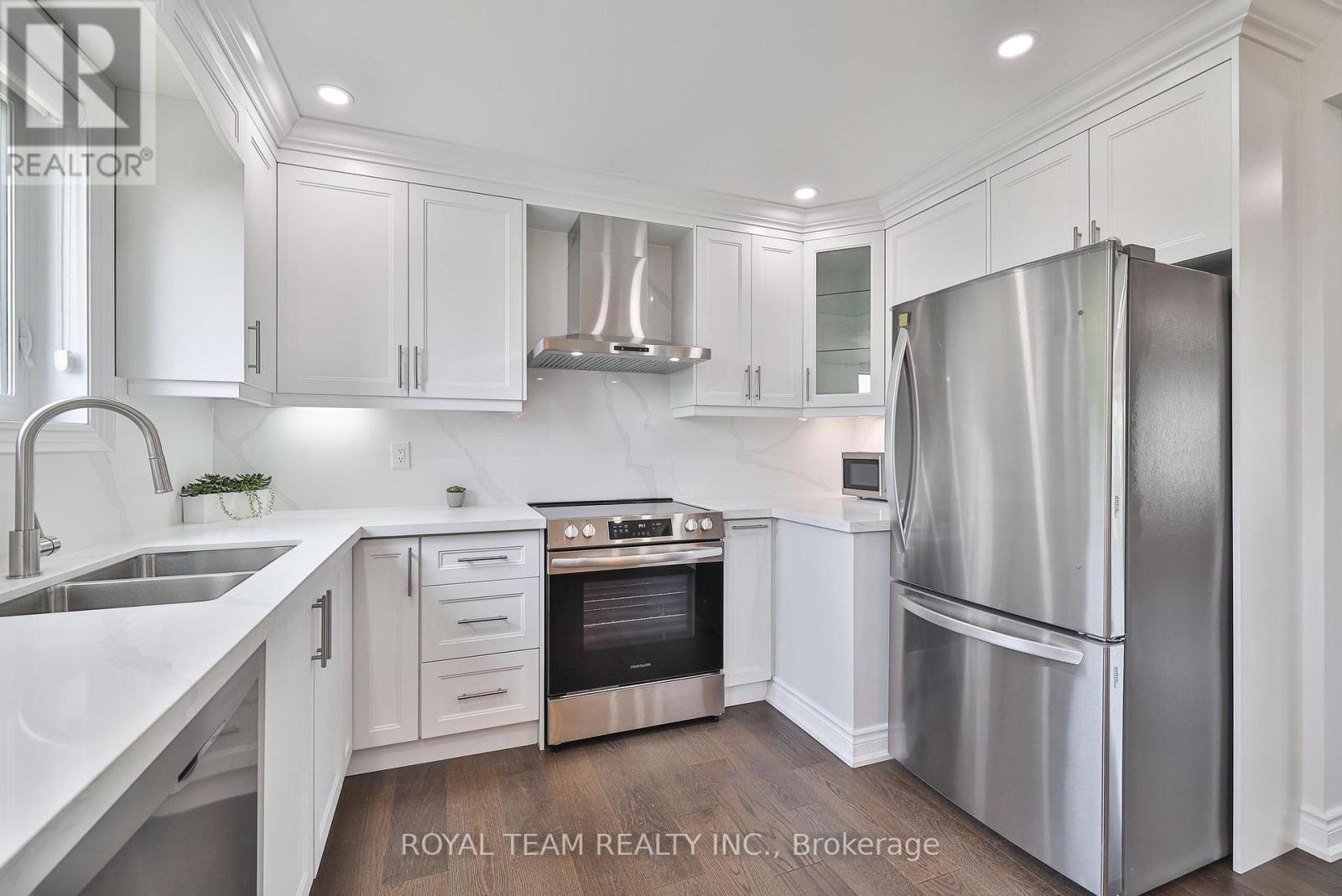 6 Crioline Road, Toronto, ON - Indoor Photo Showing Kitchen With Double Sink With Upgraded Kitchen