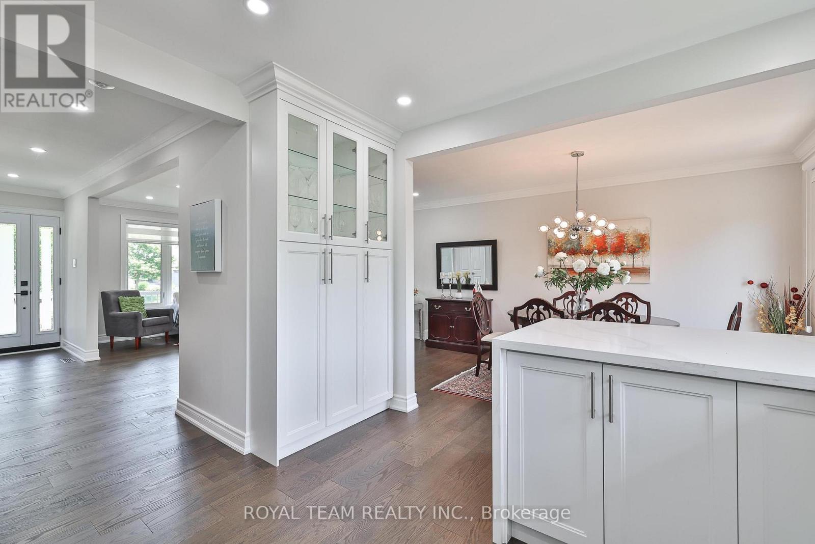 6 Crioline Road, Toronto, ON - Indoor