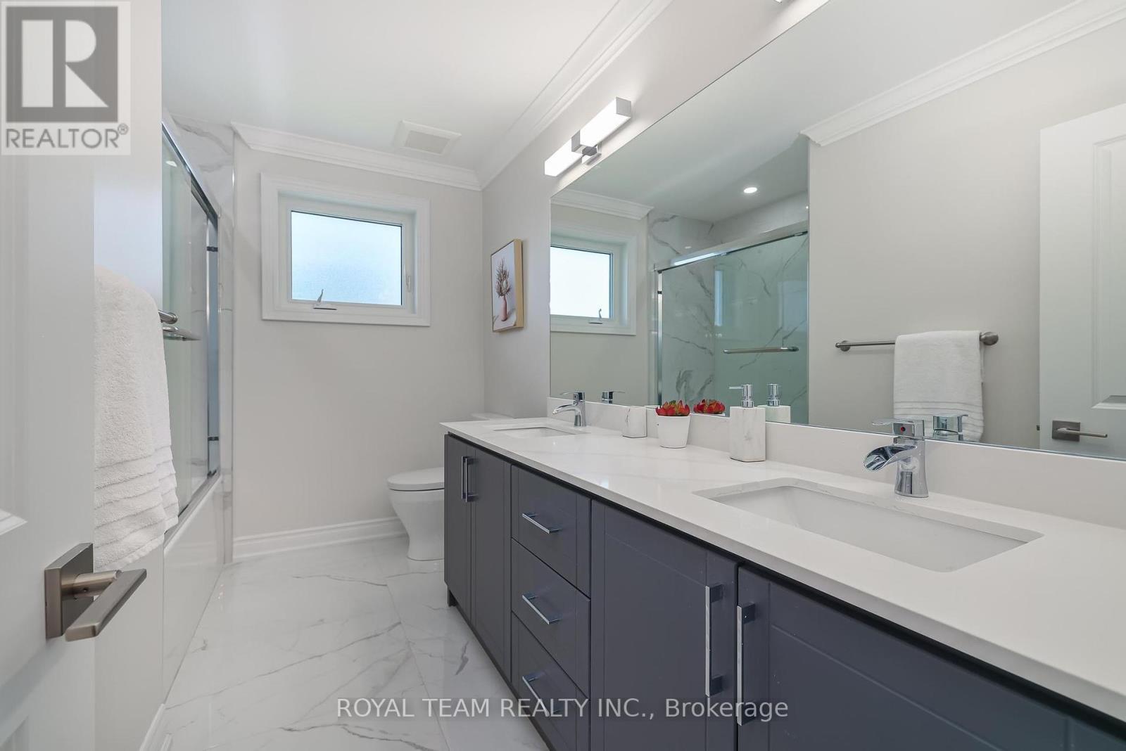 6 Crioline Road, Toronto, ON - Indoor Photo Showing Bathroom