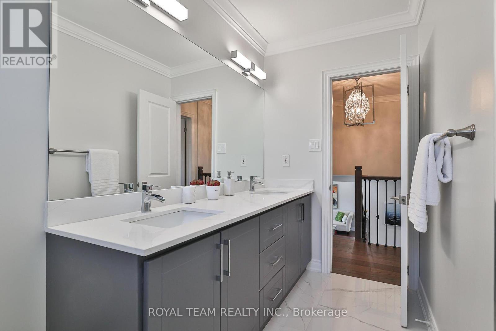 6 Crioline Road, Toronto, ON - Indoor Photo Showing Bathroom