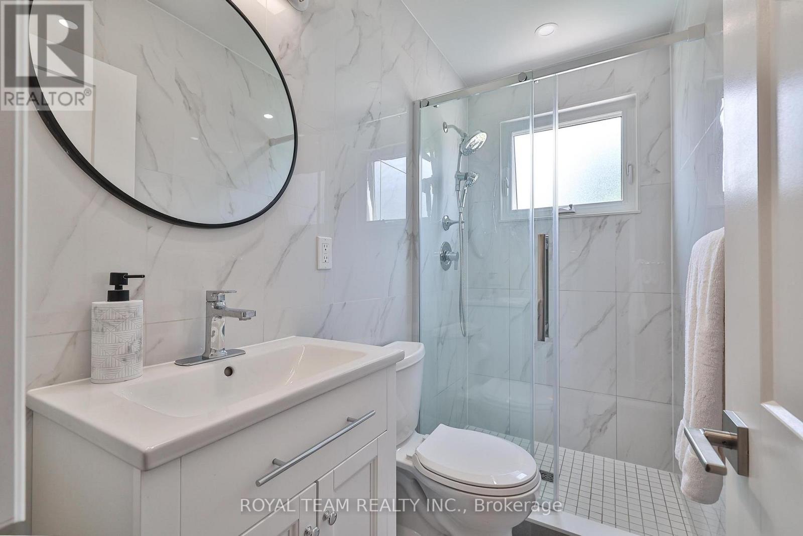 6 Crioline Road, Toronto, ON - Indoor Photo Showing Bathroom
