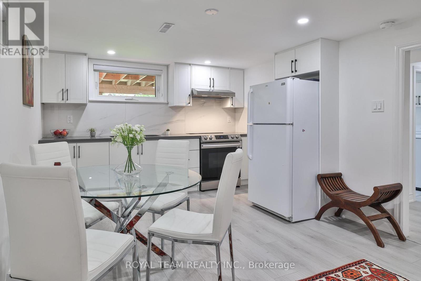 6 Crioline Road, Toronto, ON - Indoor Photo Showing Dining Room