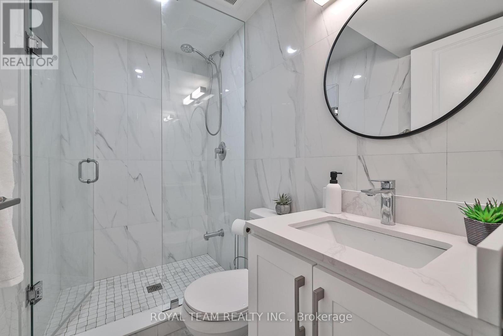 6 Crioline Road, Toronto, ON - Indoor Photo Showing Bathroom