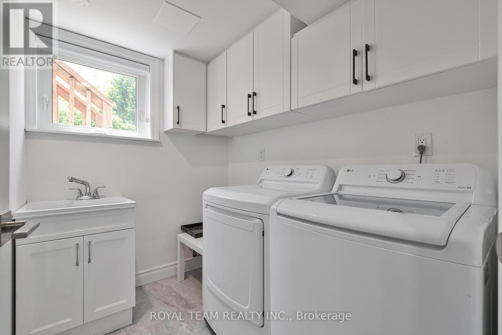 6 Crioline Road, Toronto, ON - Indoor Photo Showing Laundry Room