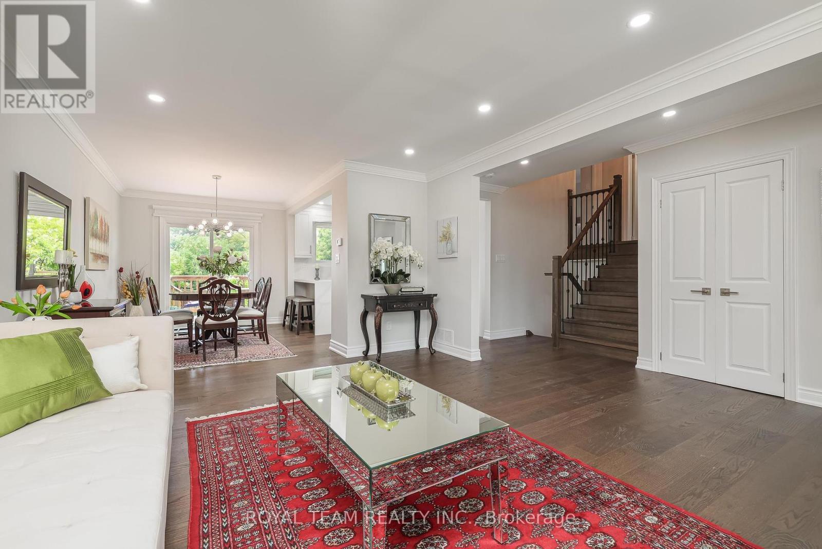 6 Crioline Road, Toronto, ON - Indoor Photo Showing Living Room