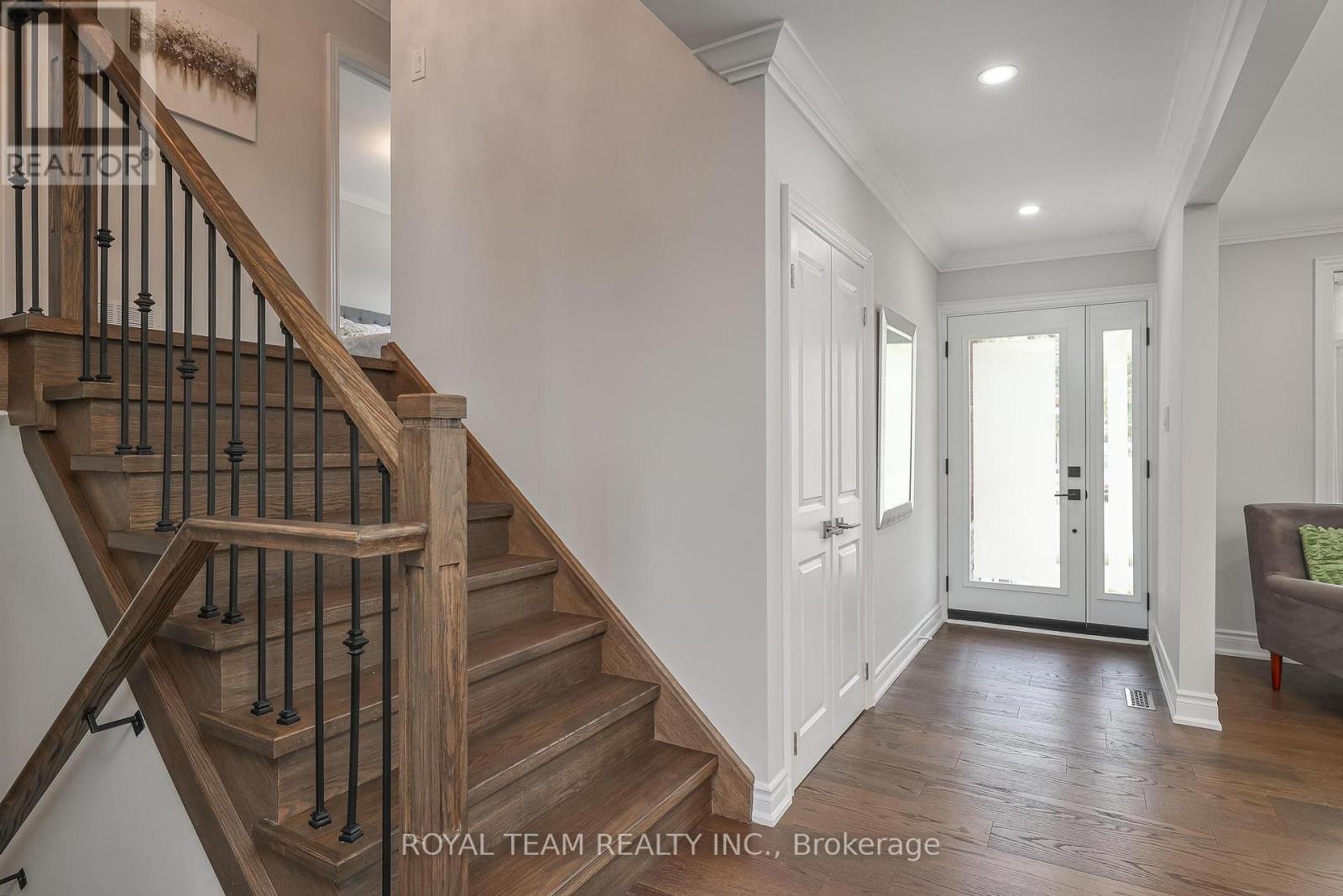 6 Crioline Road, Toronto, ON - Indoor Photo Showing Other Room