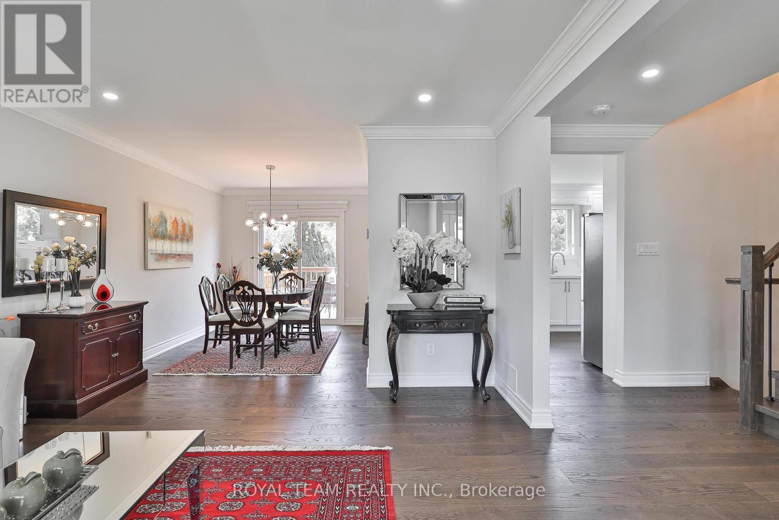 6 Crioline Road, Toronto, ON - Indoor Photo Showing Living Room