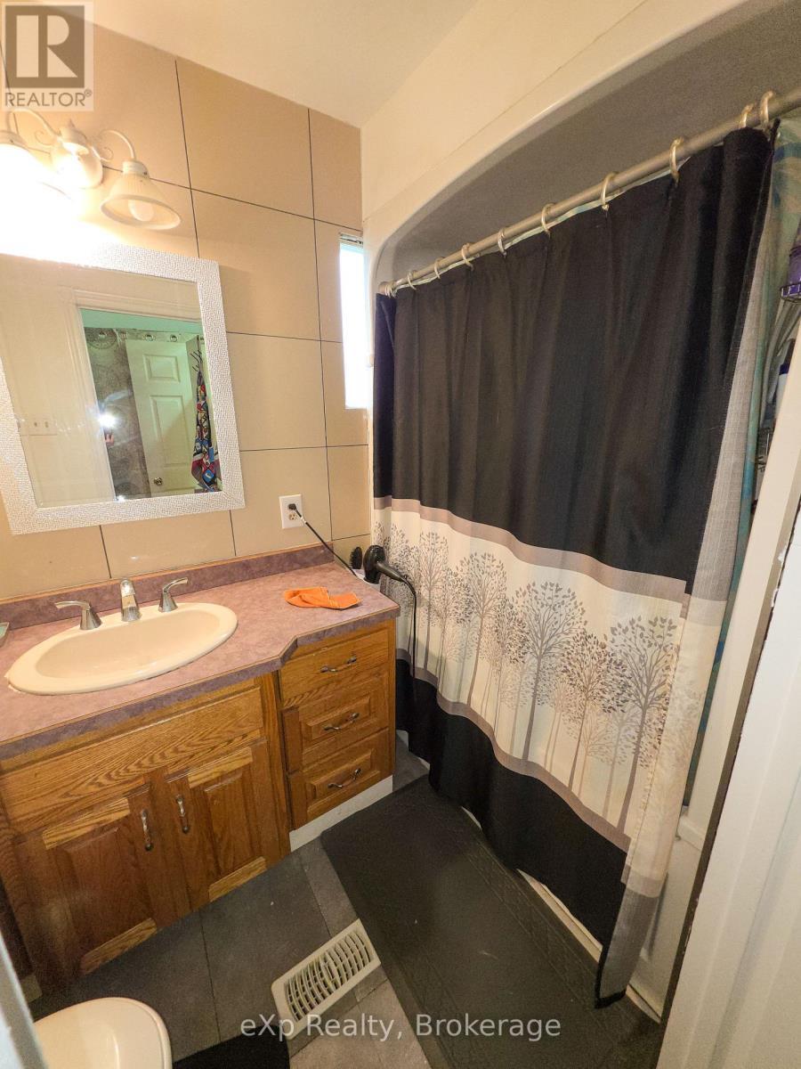 191 Frances Street, North Huron (Wingham), ON - Indoor Photo Showing Bathroom