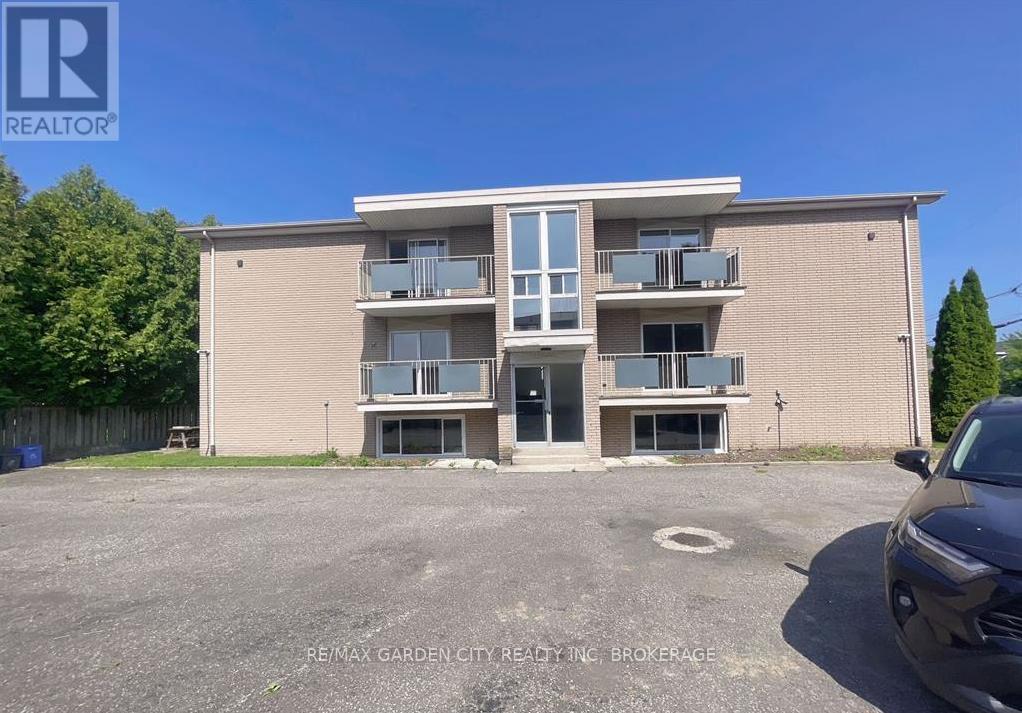 4 - 15 John Street, St. Catharines (Port Dalhousie), ON - Outdoor