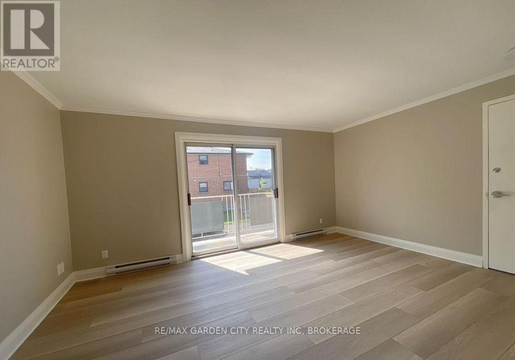 4 - 15 John Street, St. Catharines (Port Dalhousie), ON - Indoor Photo Showing Other Room