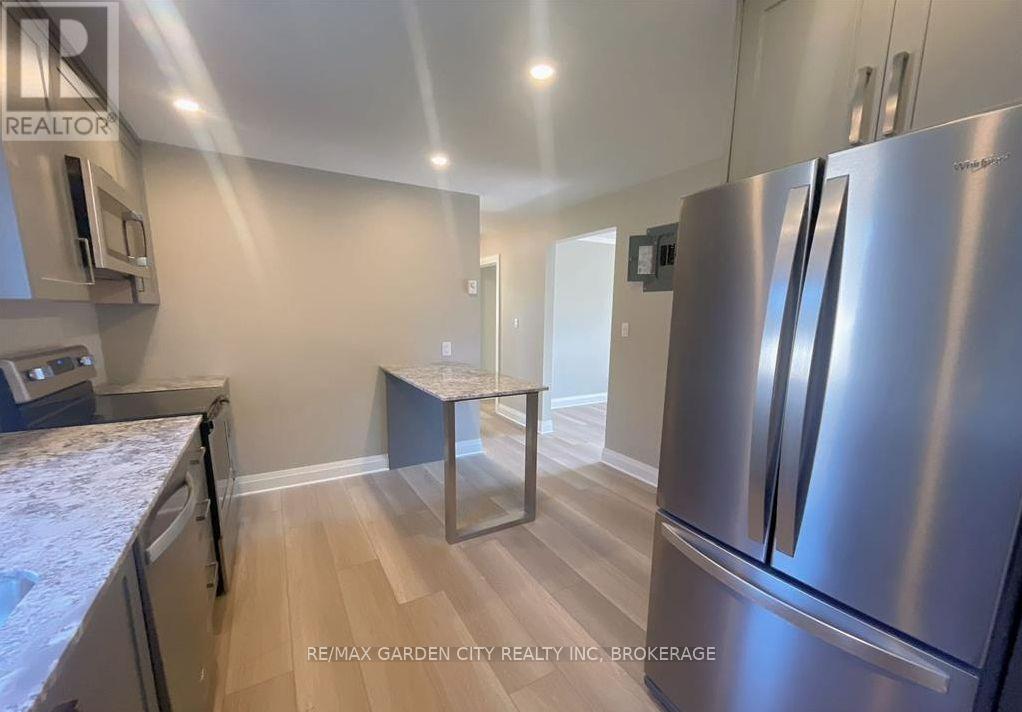 4 - 15 John Street, St. Catharines (Port Dalhousie), ON - Indoor Photo Showing Kitchen