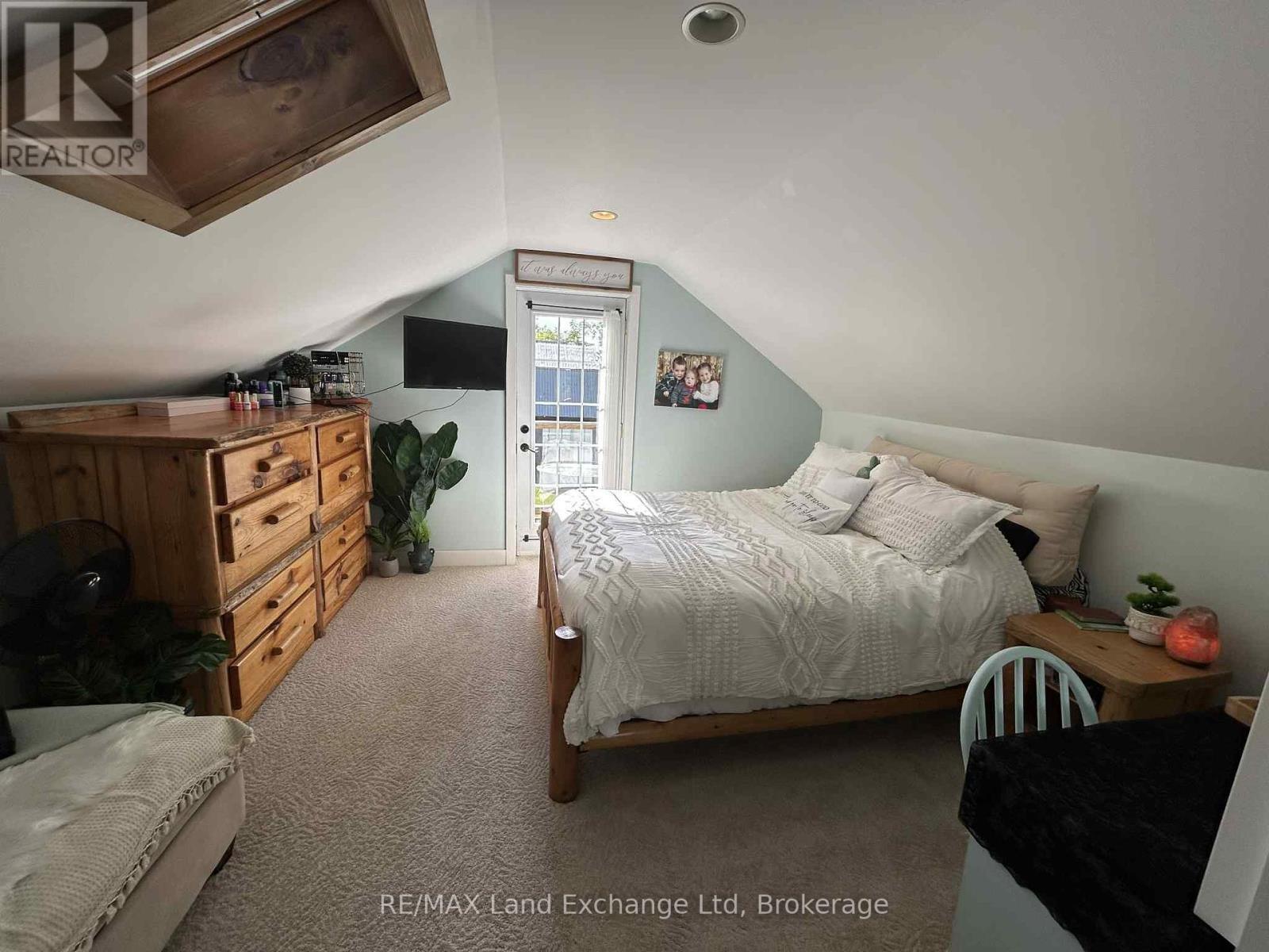 202 Union Street, North Huron (Blyth), ON - Indoor Photo Showing Bedroom