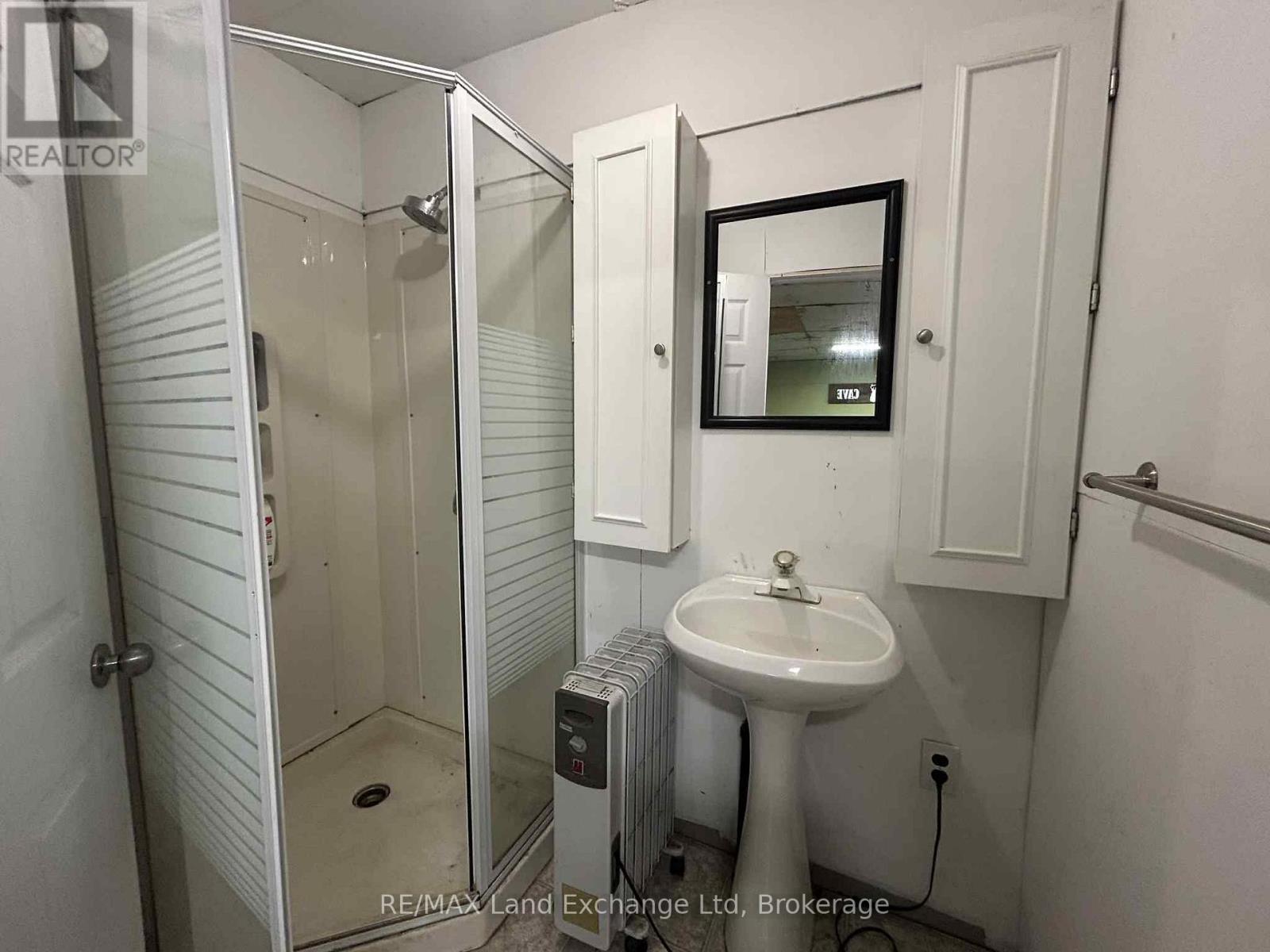 202 Union Street, North Huron (Blyth), ON - Indoor Photo Showing Bathroom