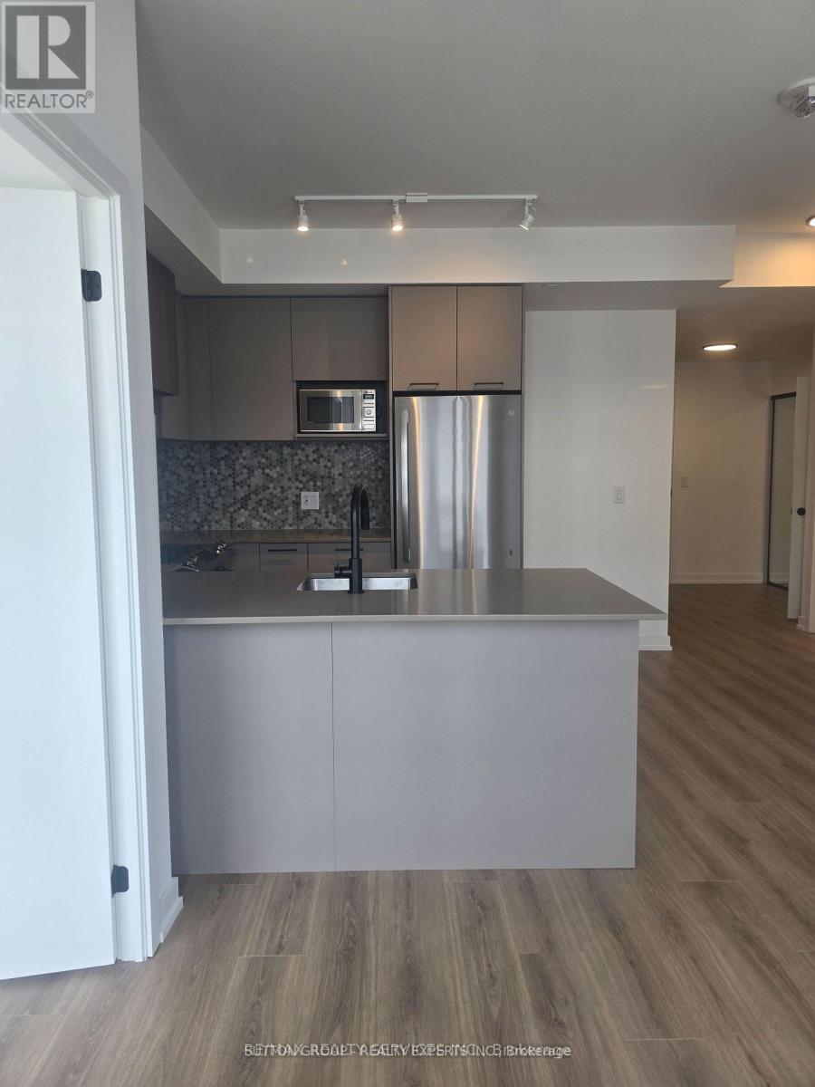 203 - 10 Lagerfeld Drive, Brampton, ON - Indoor Photo Showing Kitchen With Upgraded Kitchen