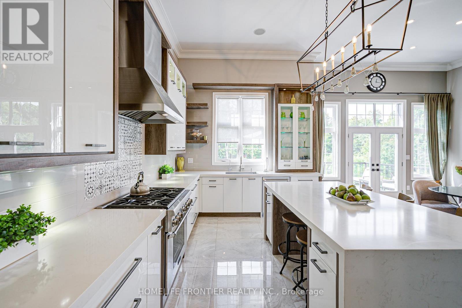 236 Farrell Road, Vaughan, ON - Indoor Photo Showing Kitchen With Double Sink With Upgraded Kitchen