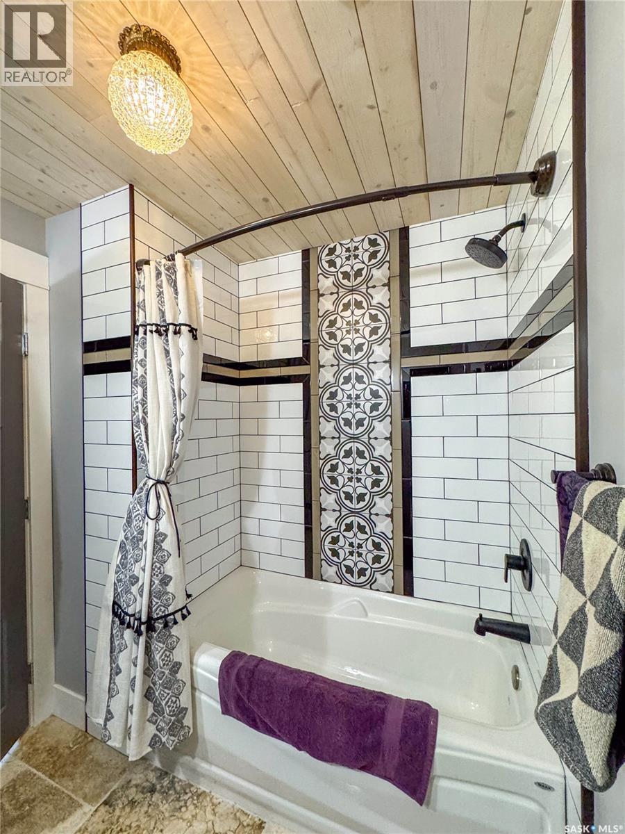 6111 Madden Place, Buckland Rm No. 491, SK - Indoor Photo Showing Bathroom