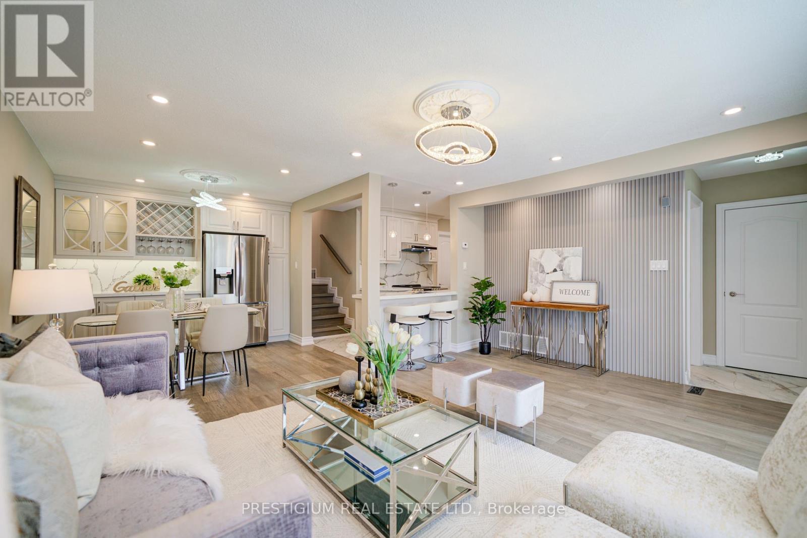 Upper Level - 6 Willis Drive, Brampton, ON - Indoor Photo Showing Living Room