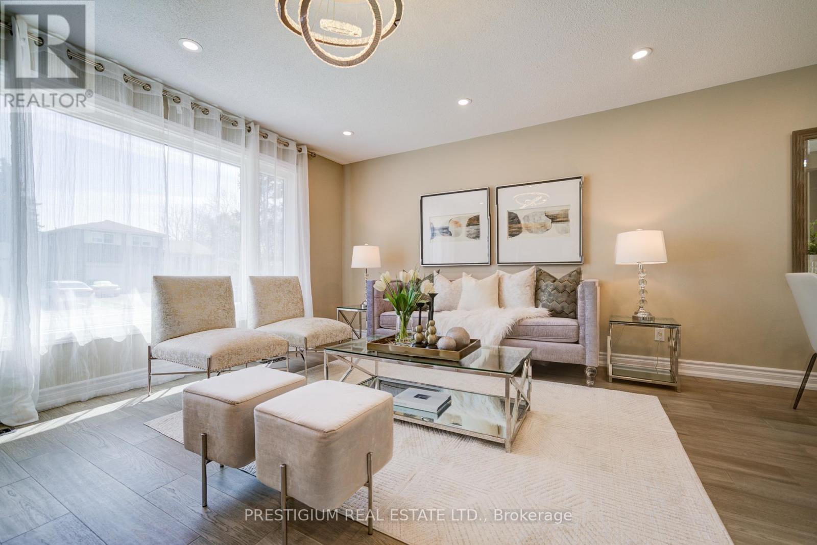 Upper Level - 6 Willis Drive, Brampton, ON - Indoor Photo Showing Living Room