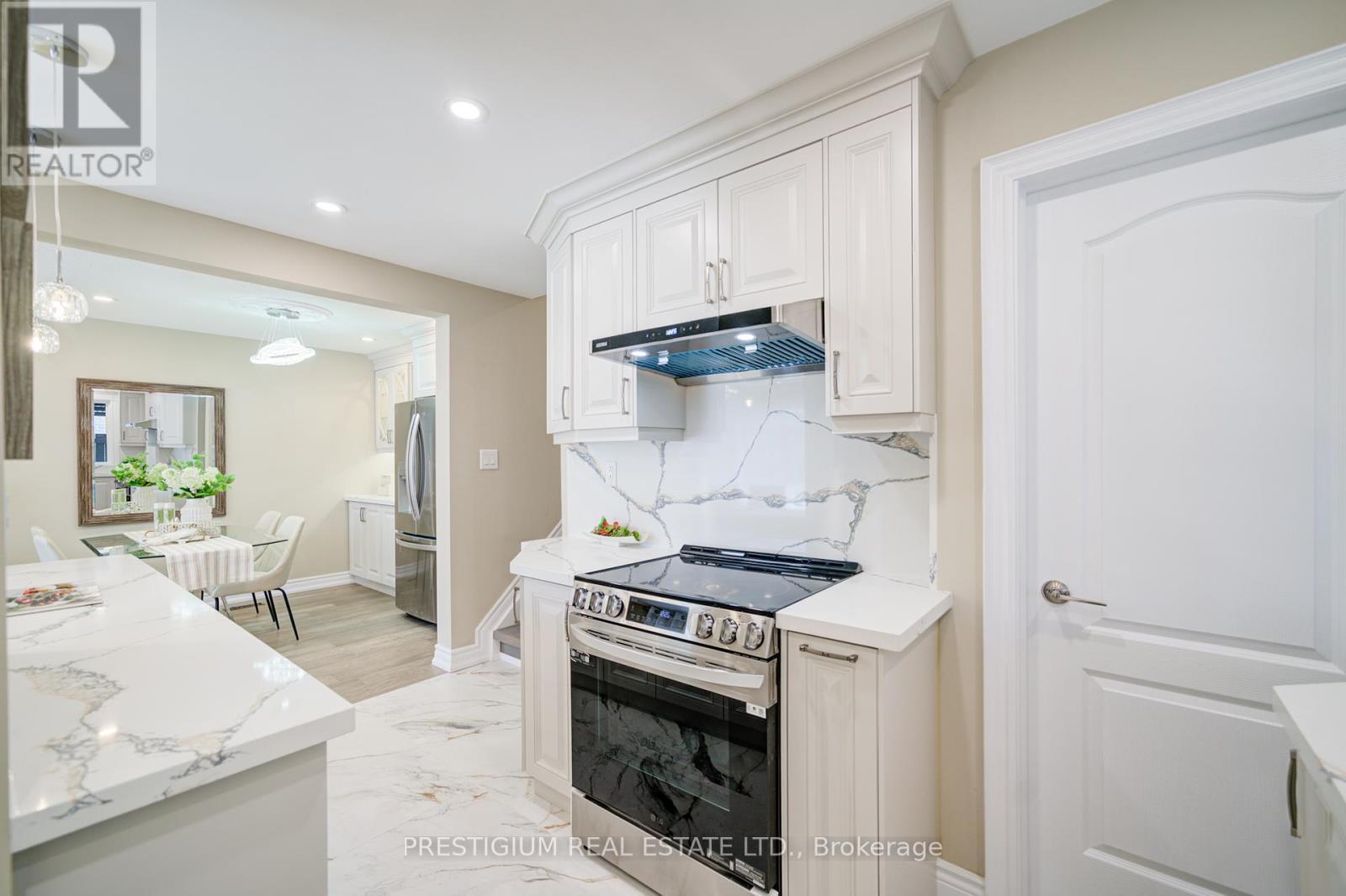 Upper Level - 6 Willis Drive, Brampton, ON - Indoor Photo Showing Kitchen