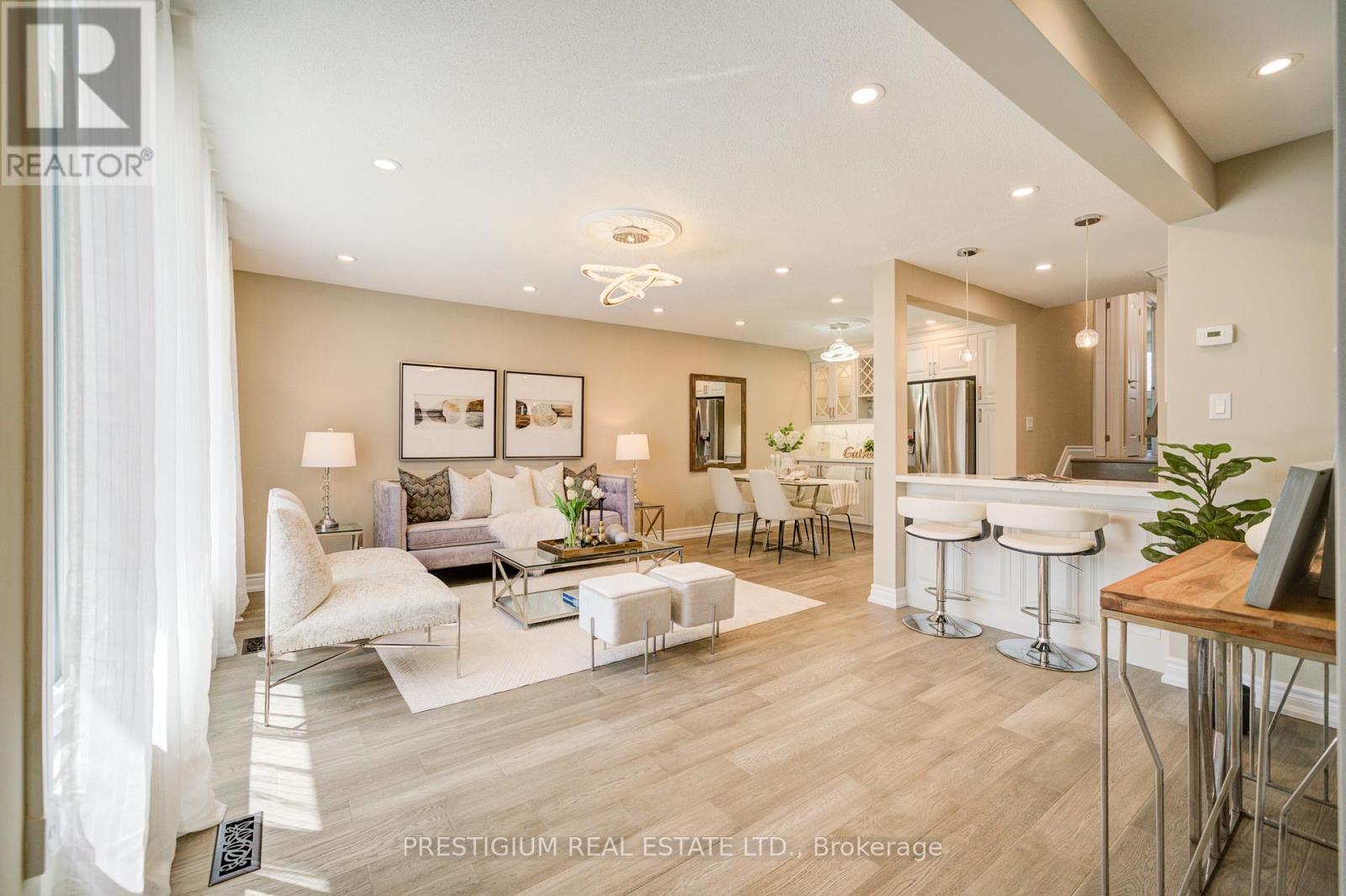 Upper Level - 6 Willis Drive, Brampton, ON - Indoor Photo Showing Living Room