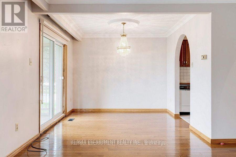 595 Green Mountain Road E, Hamilton, ON - Indoor Photo Showing Other Room