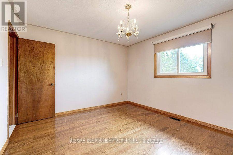 595 Green Mountain Road E, Hamilton, ON - Indoor Photo Showing Other Room