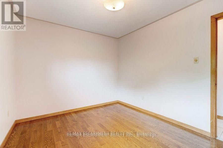 595 Green Mountain Road E, Hamilton, ON - Indoor Photo Showing Other Room