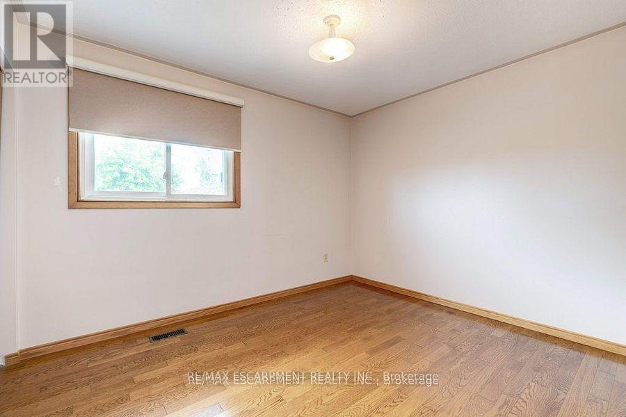 595 Green Mountain Road E, Hamilton, ON - Indoor Photo Showing Other Room