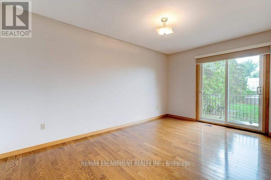 595 Green Mountain Road E, Hamilton, ON - Indoor Photo Showing Other Room