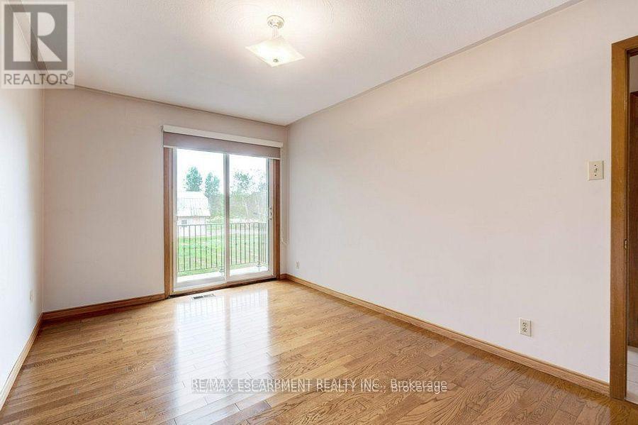 595 Green Mountain Road E, Hamilton, ON - Indoor Photo Showing Other Room