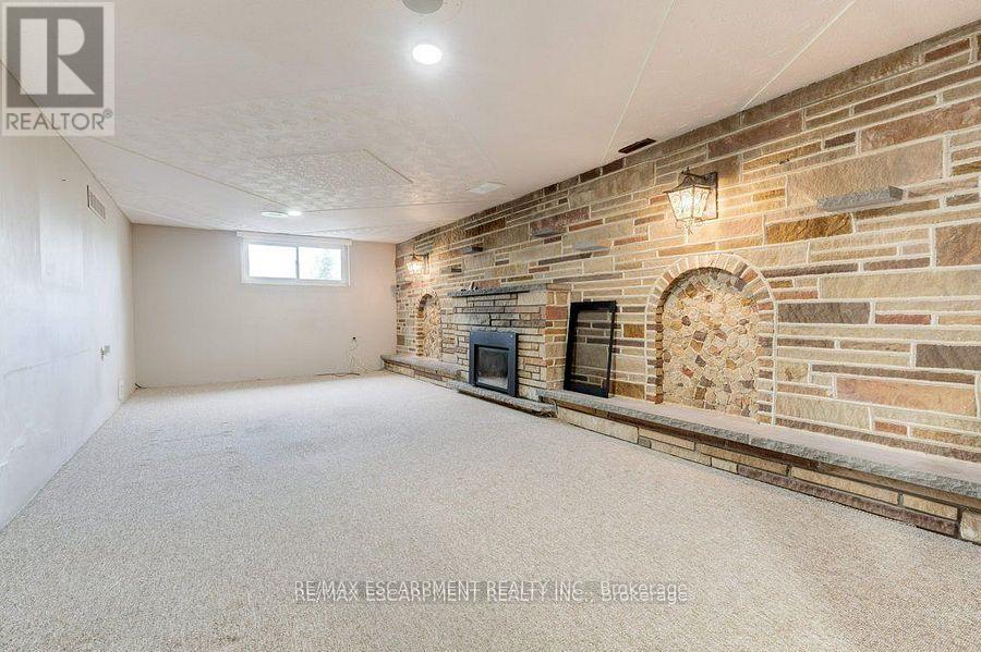 595 Green Mountain Road E, Hamilton, ON - Indoor