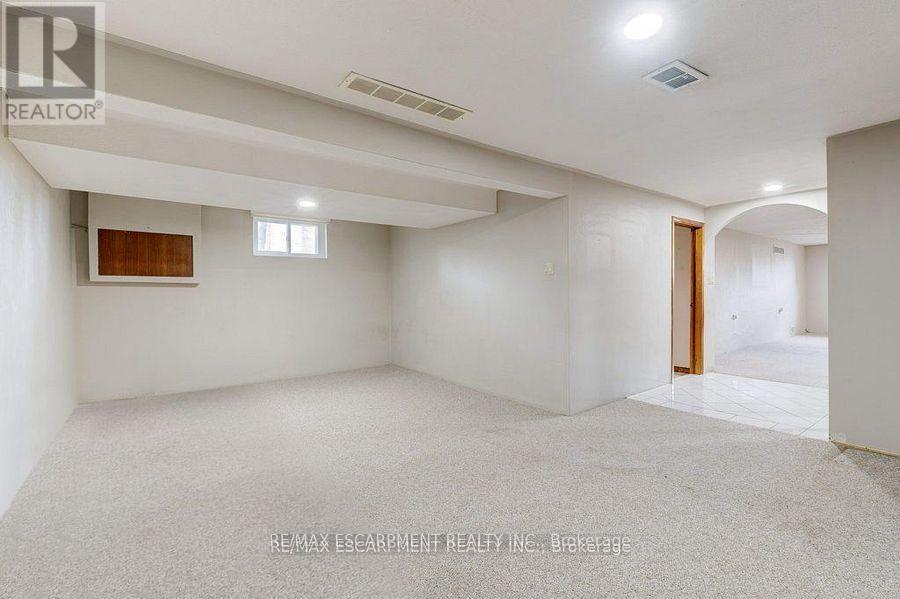595 Green Mountain Road E, Hamilton, ON - Indoor Photo Showing Basement